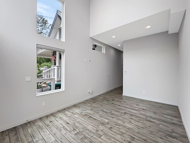 2622D SW Nevada St in Seattle, WA - Foto de edificio - Building Photo