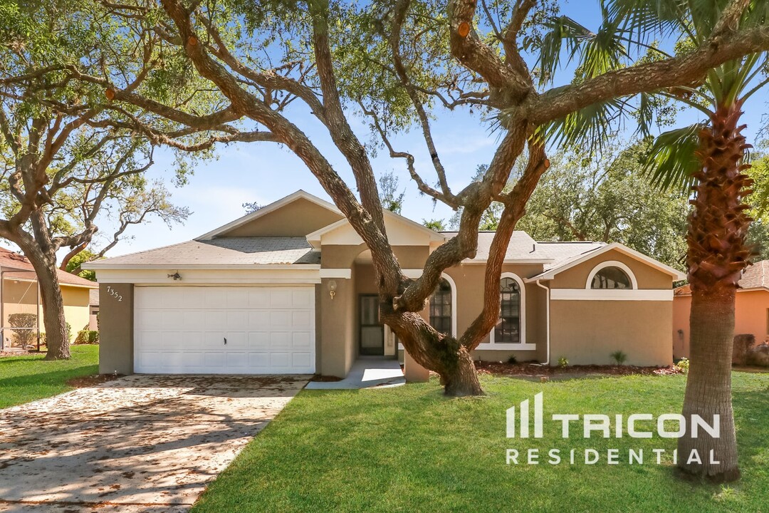 7352 Cone Shell Dr in Spring Hill, FL - Building Photo