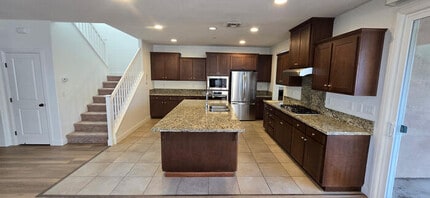 1265 S Central Pkwy in Tracy, CA - Building Photo - Building Photo