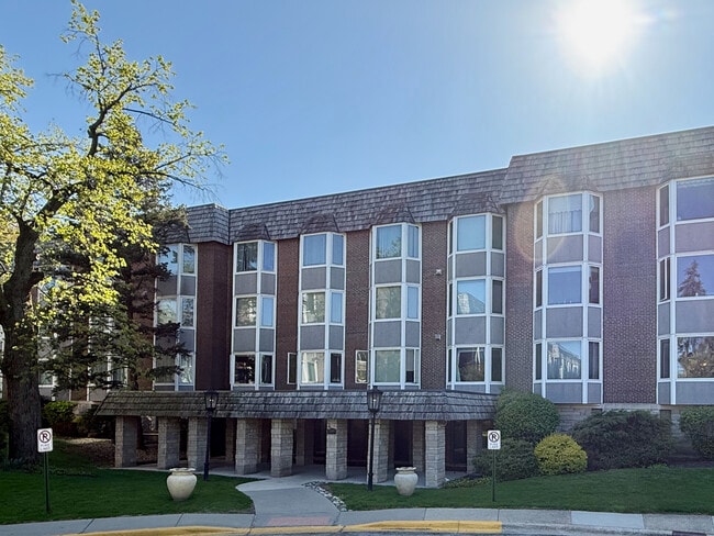 property at 2600 Windsor Mall