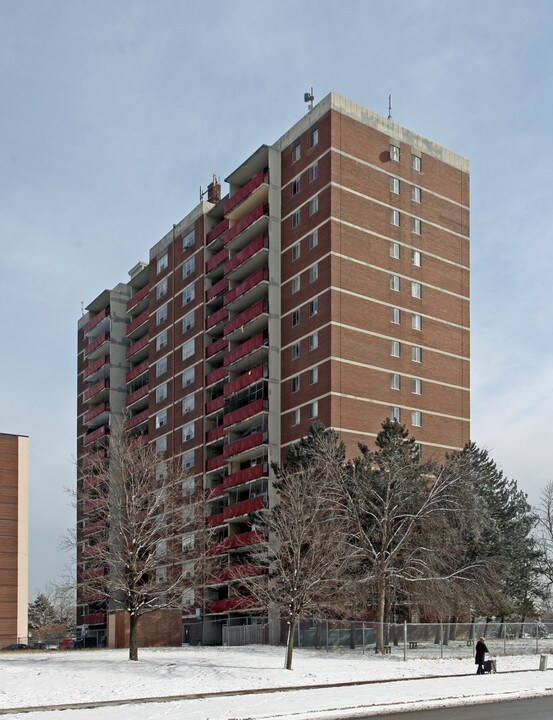 60 Stevenson Rd in Toronto, ON - Building Photo