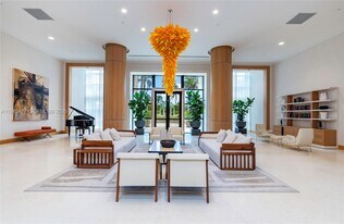 445 Grand Bay Dr in Key Biscayne, FL - Building Photo