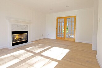2863 Chain Bridge Rd, Unit 1 in Vienna, VA - Foto de edificio - Building Photo