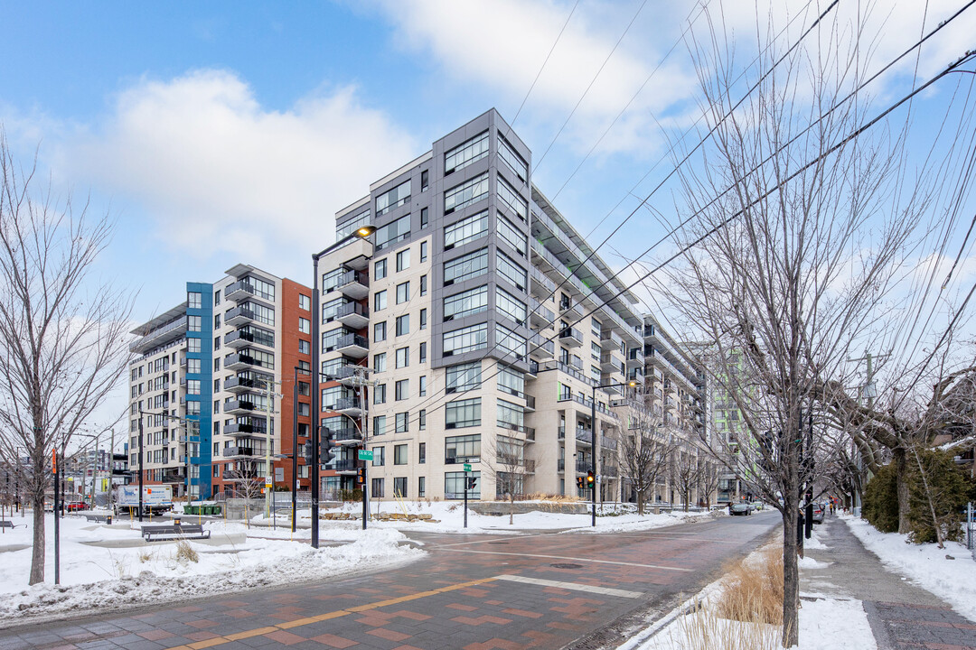 Condos Vue Phase 1-4 in Montréal, QC - Building Photo