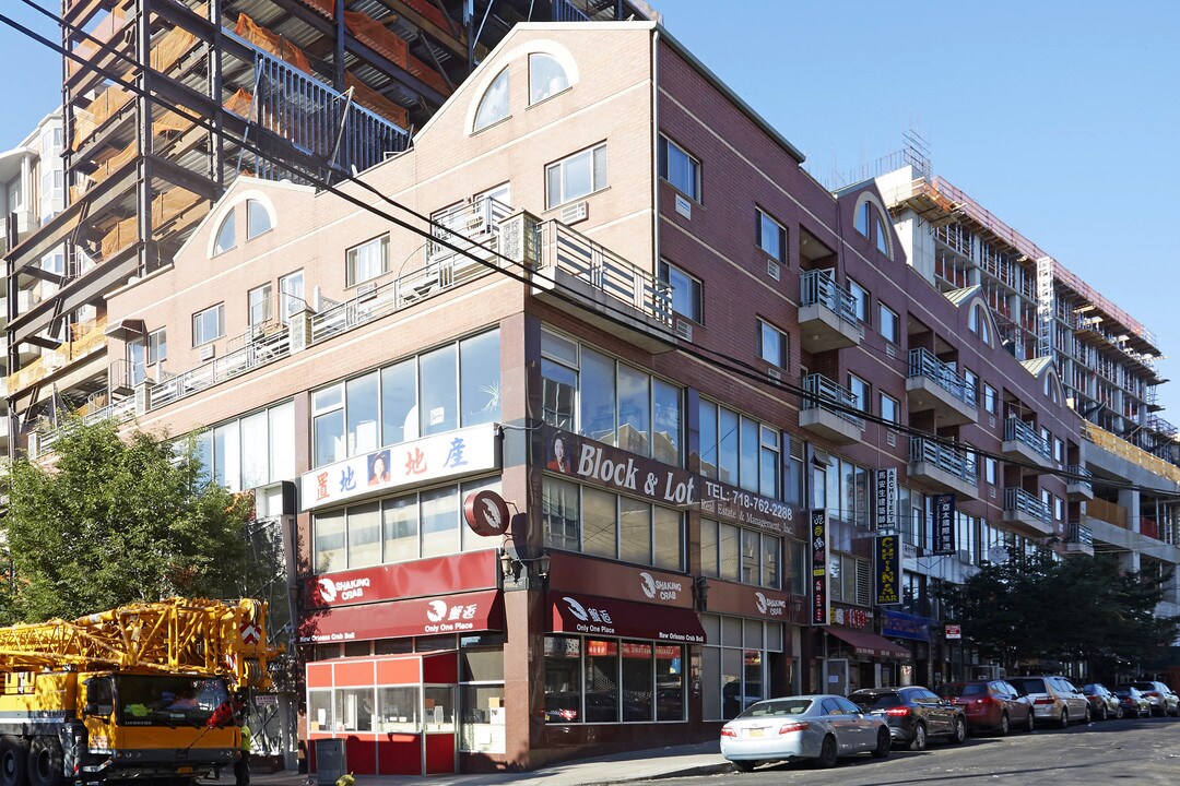 37-02 Prince St in Flushing, NY - Building Photo