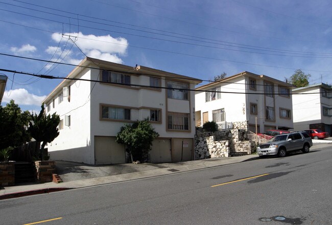 3409-3419 Club Dr in Los Angeles, CA - Building Photo - Building Photo