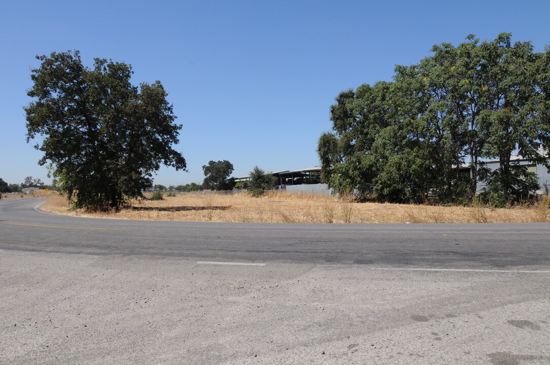 803-07 11 19 Broadway Ave in Stockton, CA - Foto de edificio