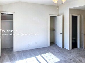 246 Creek Cove Dr in Dallas, TX - Building Photo - Building Photo