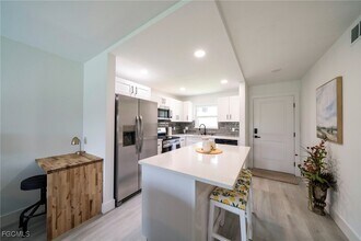 16881 Davis Rd in Ft. Myers, FL - Building Photo - Building Photo