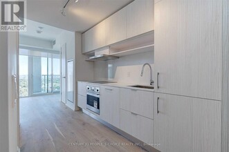 5-3005 Soudan Ave in Toronto, ON - Building Photo - Building Photo