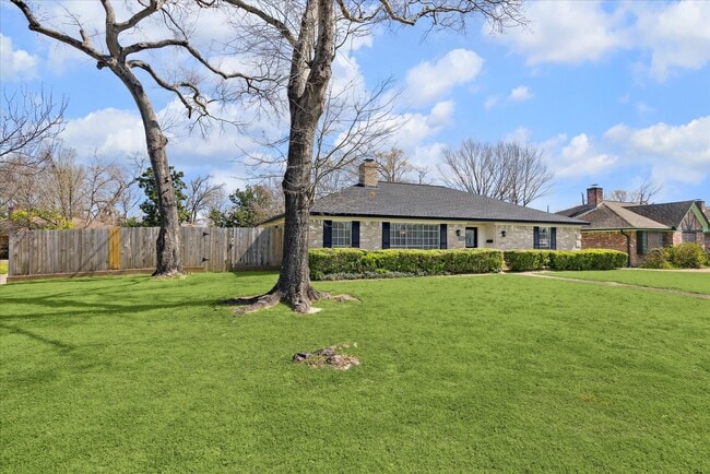 4530 T C Jester Blvd in Houston, TX - Building Photo - Building Photo