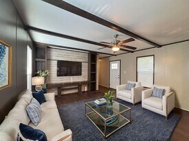 106 E Semands St in Conroe, TX - Building Photo