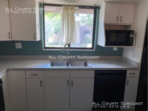 760 S Village Dr-Unit -204 in St. Petersburg, FL - Foto de edificio - Building Photo