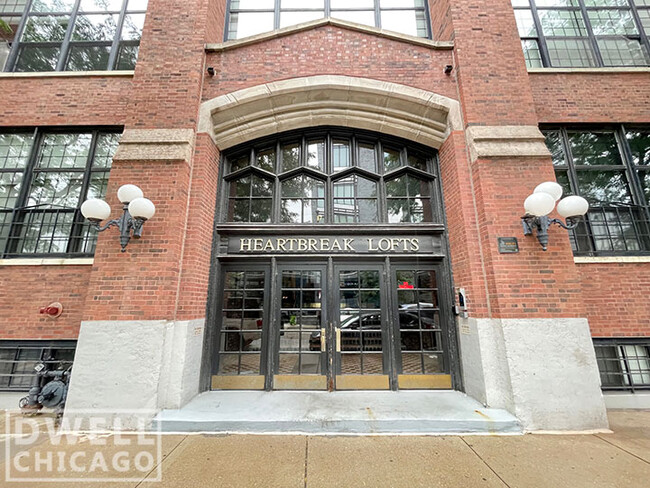 17 N Loomis St, Unit 2H in Chicago, IL - Foto de edificio - Building Photo