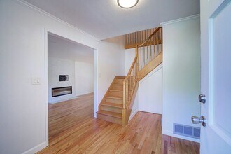 6741 81st Ave SE in Mercer Island, WA - Building Photo - Building Photo