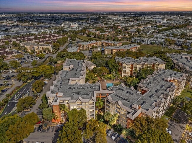 8160 Geneva Ct in Doral, FL - Building Photo - Building Photo