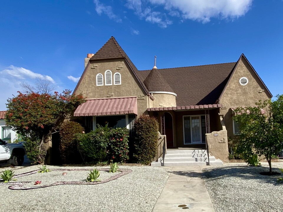 948 N Howard St in Glendale, CA - Building Photo
