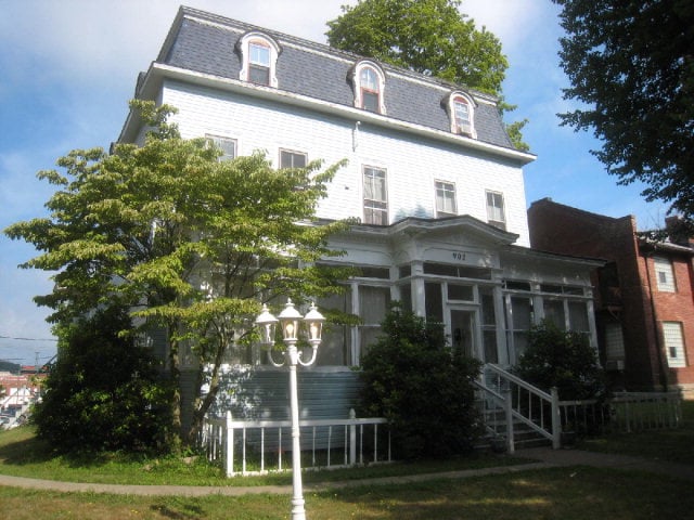 902 Diamond Park in Meadville, PA - Foto de edificio