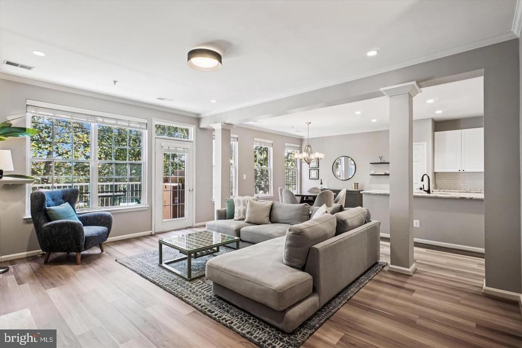 2663 Manhattan Pl in Vienna, VA - Building Photo