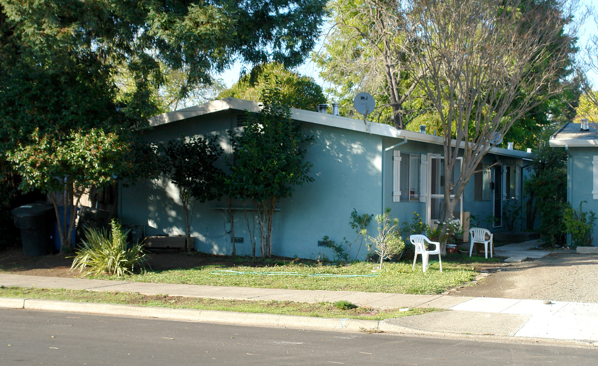 1087 Fulkerson St in Santa Rosa, CA - Building Photo