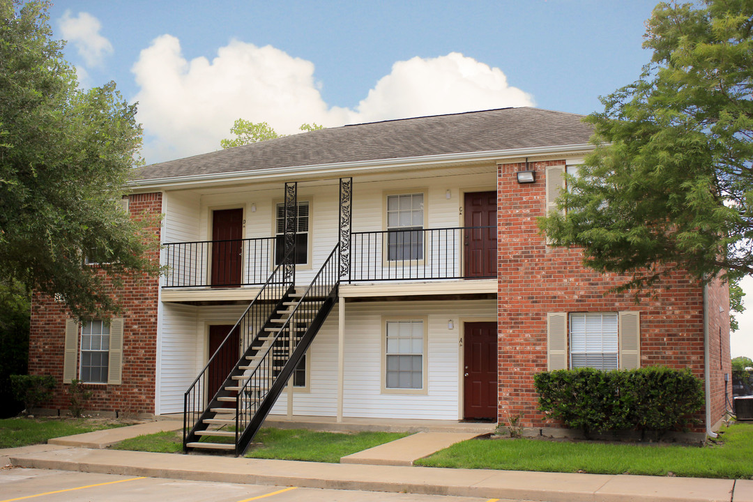 Hillstone on the Parkway in College Station, TX - Building Photo