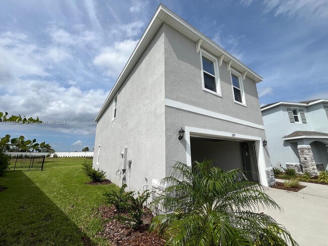 3379 Hilltop Cir in Bradenton, FL - Building Photo - Building Photo