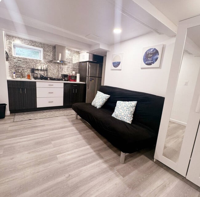 1153 Gerald St, Unit Studio