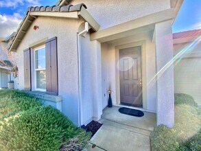 7216 Tavira Ct in Elk Grove, CA - Building Photo - Building Photo