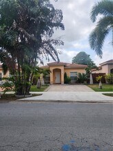8118 NW 200th St in Hialeah, FL - Building Photo - Building Photo