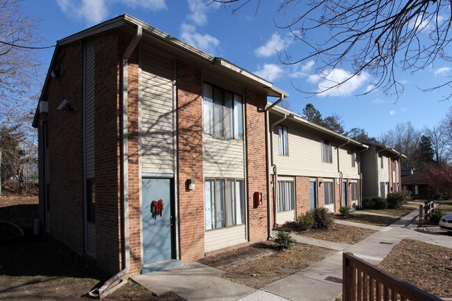 Lakeside Apartments in Burlington, NC - Foto de edificio - Building Photo