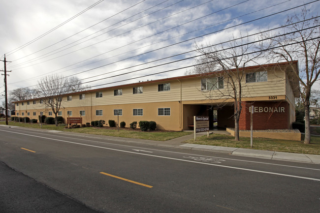 Debonaire Apartments in Sacramento, CA - Foto de edificio - Building Photo