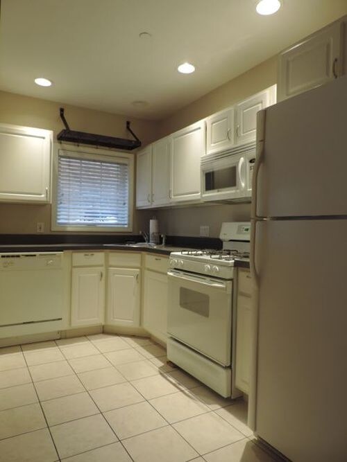 111 W 8th St-Unit -5 in Boston, MA - Foto de edificio - Building Photo