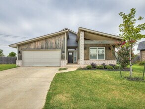 477 Compass Dr in Yukon, OK - Building Photo - Building Photo