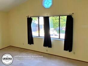 7520 Mercedes Way in Rohnert Park, CA - Building Photo - Building Photo
