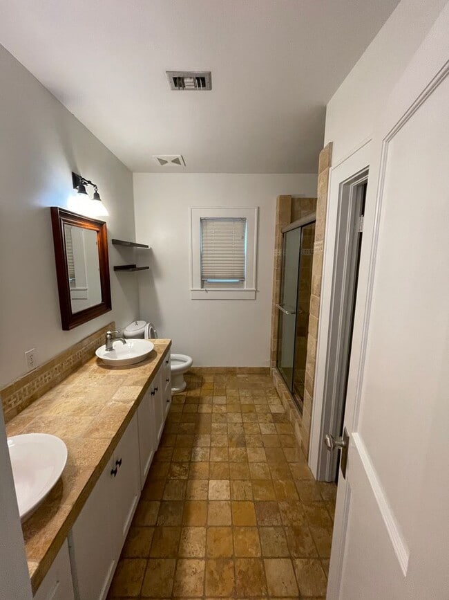 4720 Woodrow Ave in Galveston, TX - Foto de edificio - Building Photo