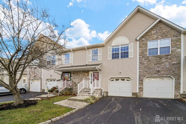 13 Jill Ct in Franklin Township, NJ - Building Photo - Building Photo