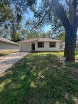 1052 S Hillcrest Ave in Springfield, MO - Building Photo