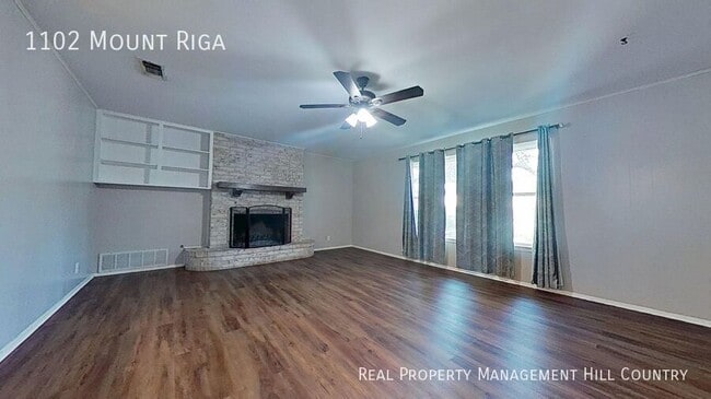 1102 Mt Riga Dr in San Antonio, TX - Building Photo - Building Photo