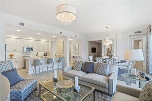 1030 3rd Ave S in Naples, FL - Building Photo