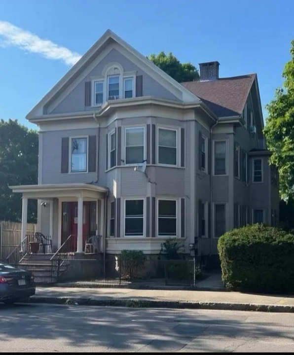 139 North St-Unit -Unit 3 in New Bedford, MA - Building Photo