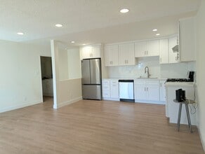 11959 Nebraska Ave, Unit 101 in Los Angeles, CA - Foto de edificio - Building Photo