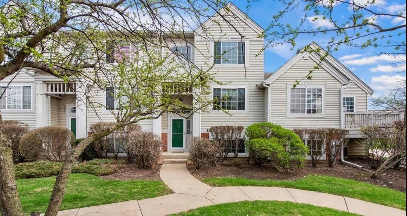 3385 Ravinia Cir in Aurora, IL - Building Photo