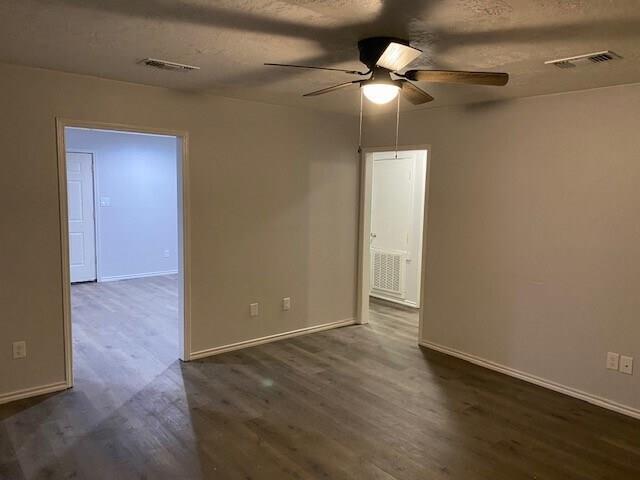 309 S Avenue C Ave in Elgin, TX - Building Photo - Building Photo