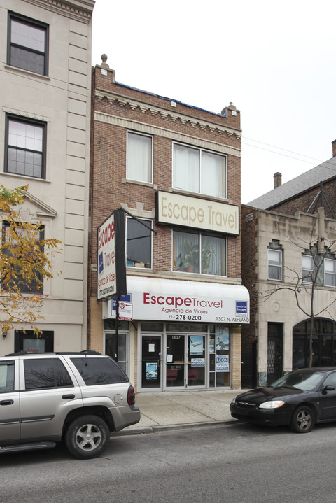 1307 N Ashland Ave in Chicago, IL - Foto de edificio