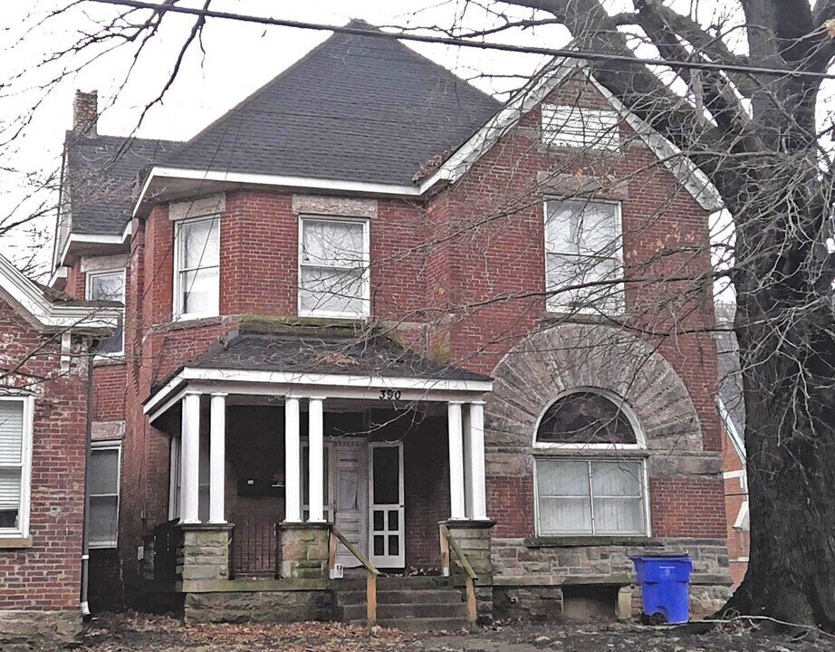 390 S Upper St in Lexington, KY - Building Photo