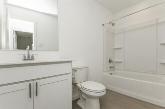 2721 Ctr Crk Ln in Fort Worth, TX - Building Photo - Building Photo