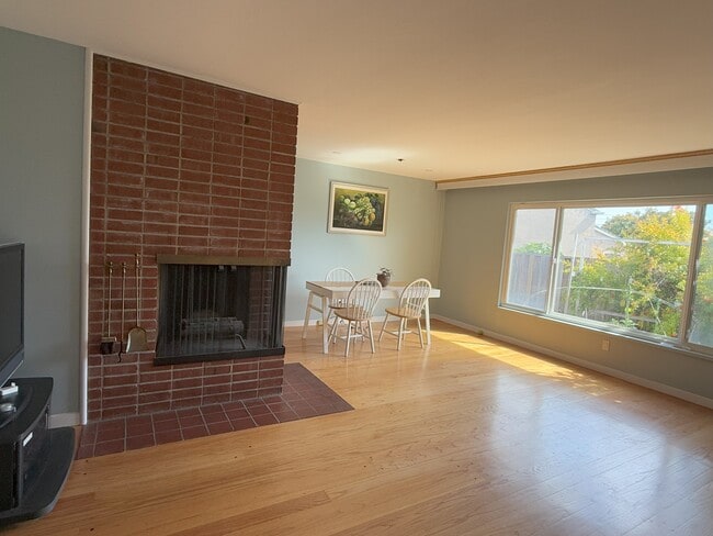945 Evergreen Ave in San Leandro, CA - Foto de edificio - Building Photo