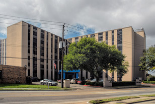 Bellerive Apartments in Houston, TX - Building Photo
