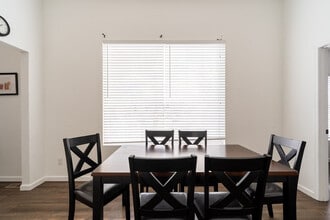 2334 SE 8th Ave in Portland, OR - Building Photo - Building Photo