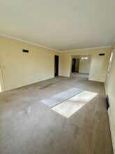 234 E Pleasant St, Unit B in Davenport, IA - Foto de edificio - Building Photo